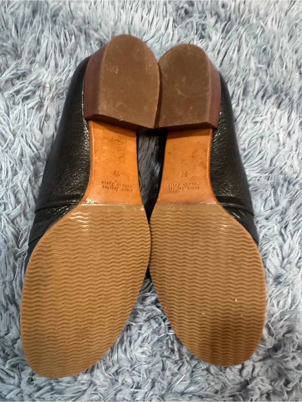 Preowned Chie Mihara Zippy Flats in Black Size 39